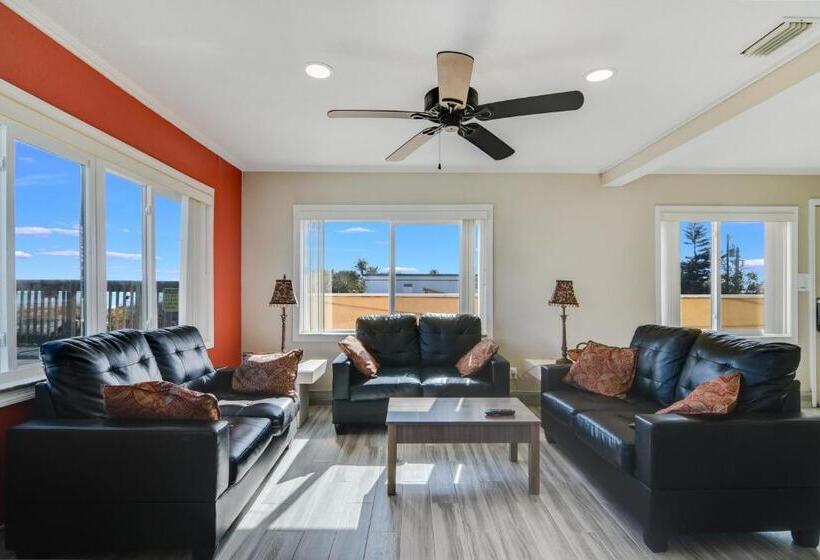 2 Bedrooms Suite Sea View, Anthony's On The Beach