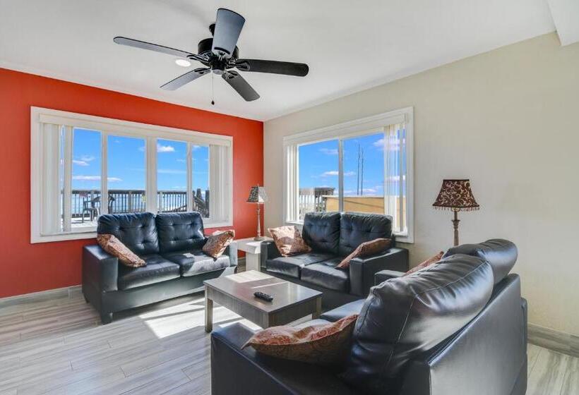 2 Bedrooms Suite Sea View, Anthony's On The Beach