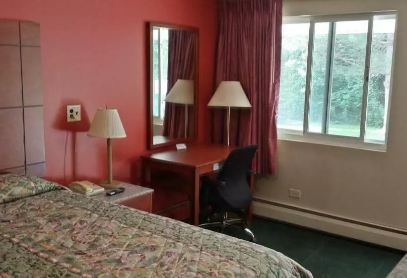 キングサイズベッドのスタンダードルーム, Budget Inn Fairport