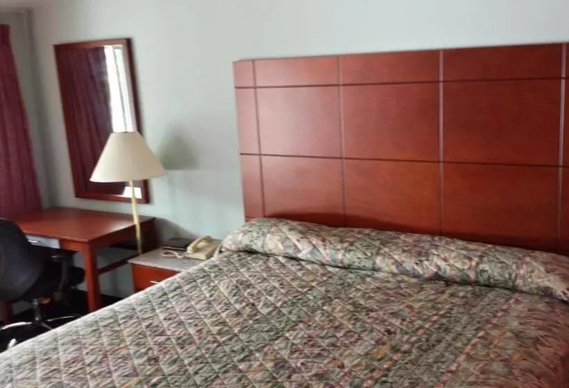 キングサイズベッドのスタンダードルーム, Budget Inn Fairport