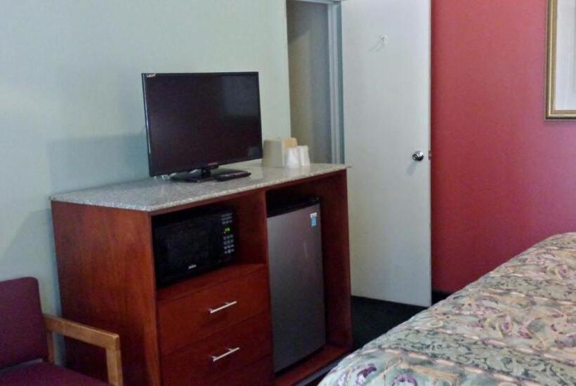 חדר סטנדרט עם מיטת קינג, Budget Inn Fairport