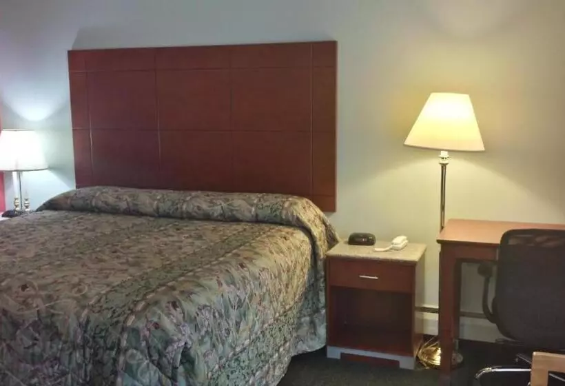 キングサイズベッドのスタンダードルーム, Budget Inn Fairport