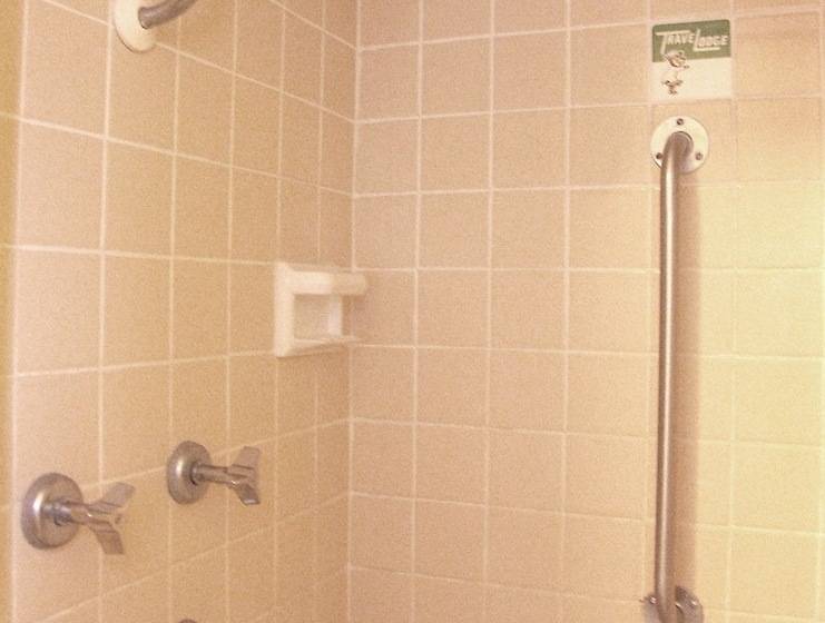 غرفه قياسيه سريرين مزدوجين, Gainesville Lodge