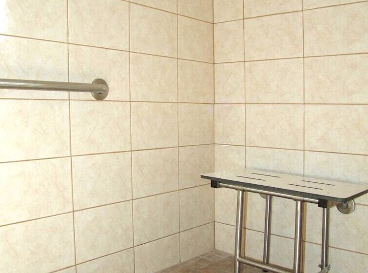 غرفه قياسيه سريرين مزدوجين, Gainesville Lodge