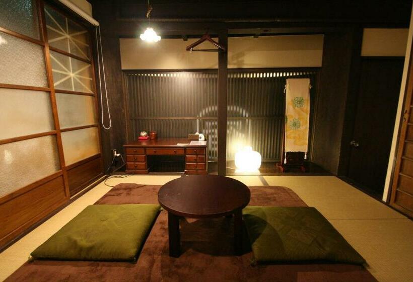 Ortak Banyolu Standart Oda, Haruya Higashiyama