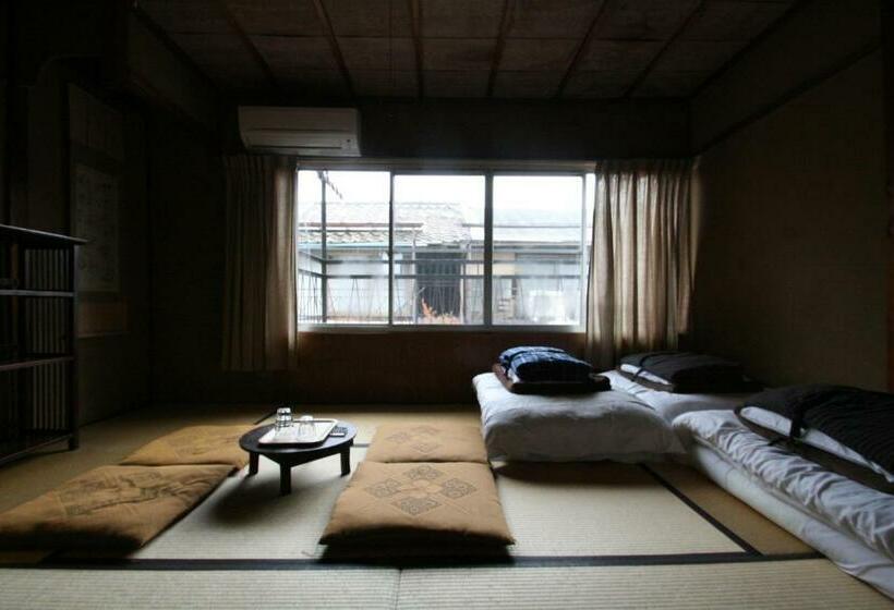 Orta Banyolu Üç Kişilik Standart Oda, Haruya Higashiyama