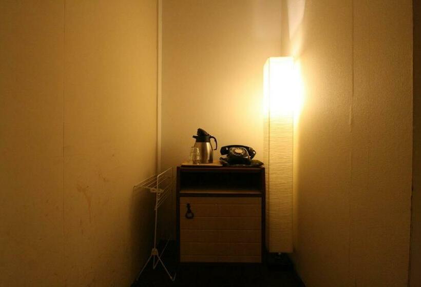 Banyo Paylaşımlı Ekonomik Oda, Haruya Higashiyama