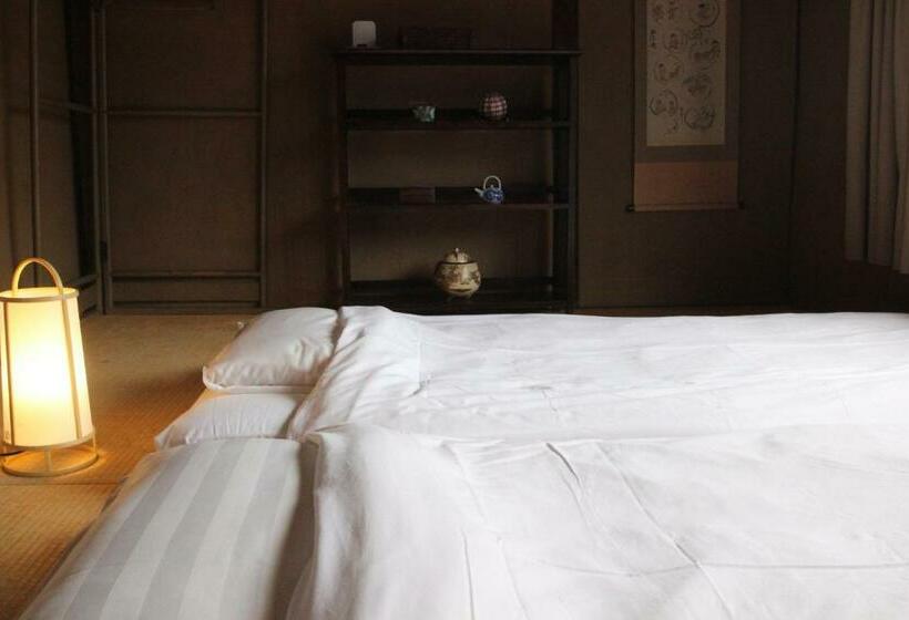 Orta Banyolu Üç Kişilik Standart Oda, Haruya Higashiyama