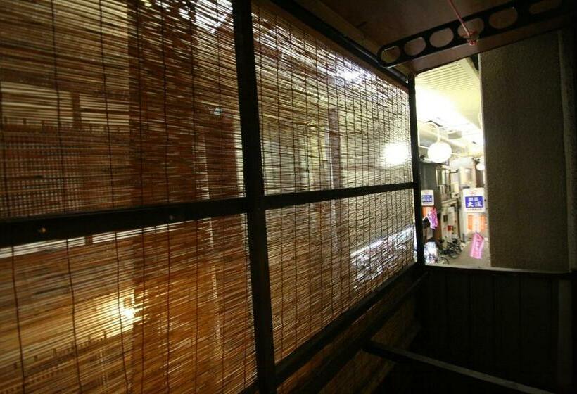 Banyo Paylaşımlı Ekonomik Oda, Haruya Higashiyama