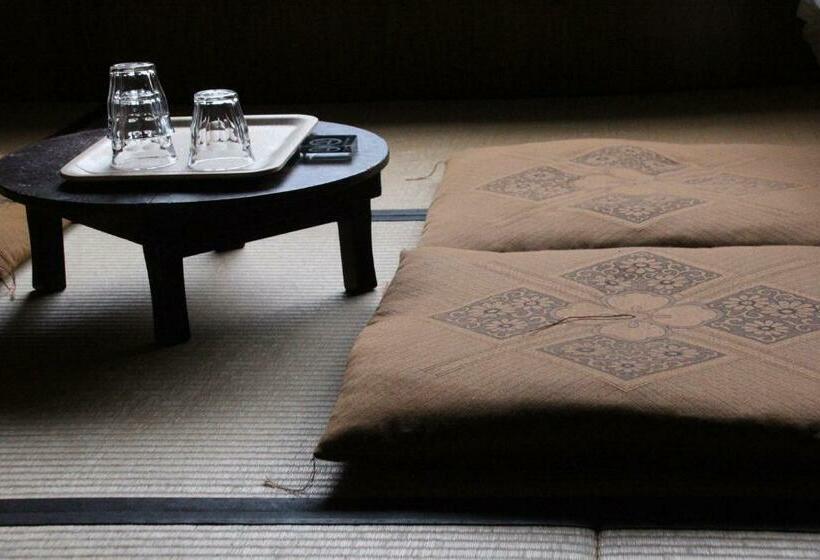 Orta Banyolu Üç Kişilik Standart Oda, Haruya Higashiyama