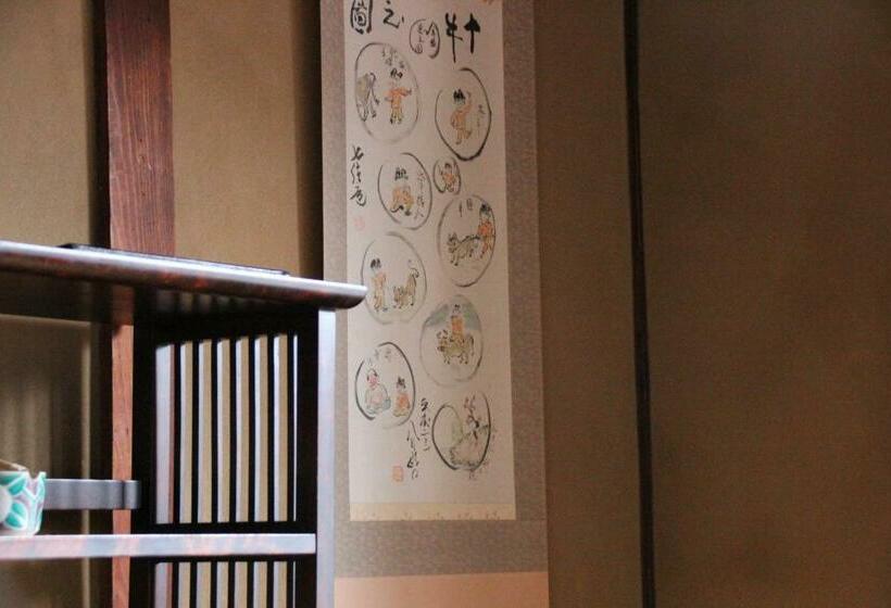 Orta Banyolu Üç Kişilik Standart Oda, Haruya Higashiyama