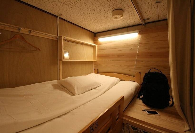 ルームシェアのワンベッド, Haruya Higashiyama