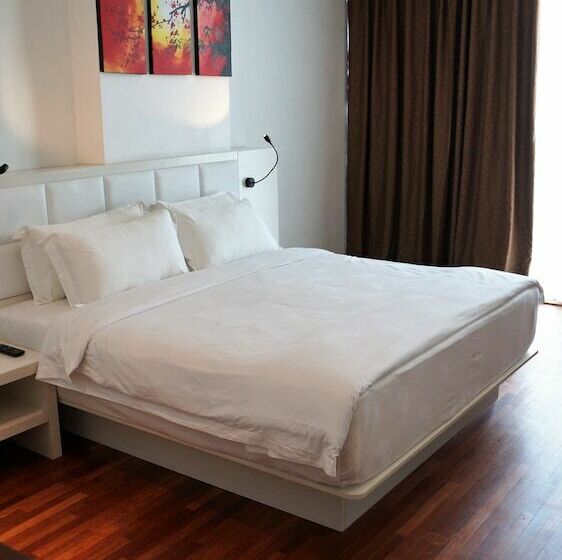 デラックスルーム, Pine Garden