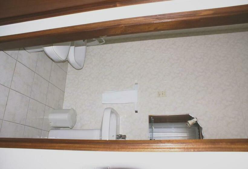 חדר סטנדרט לשלושה, Primavera