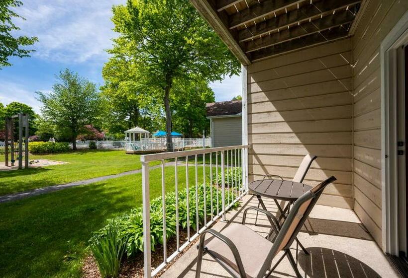 חדר דלוקס עם מרפסת, Somerset Inn & Suites