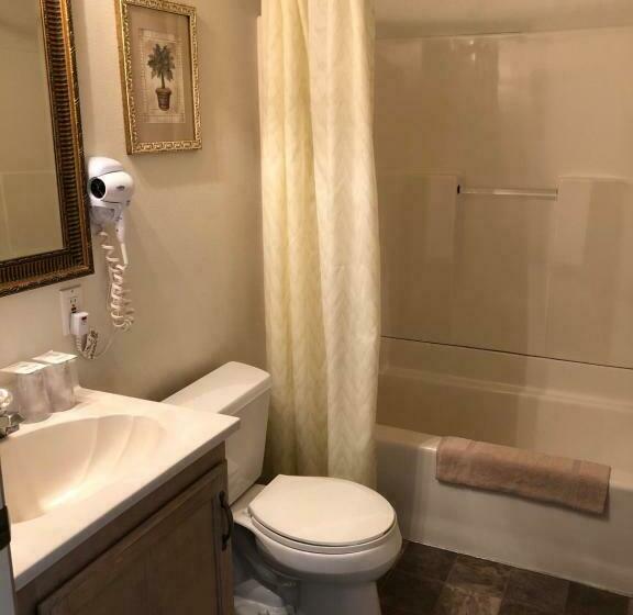 Standard studio with river view, The Landmark Inn