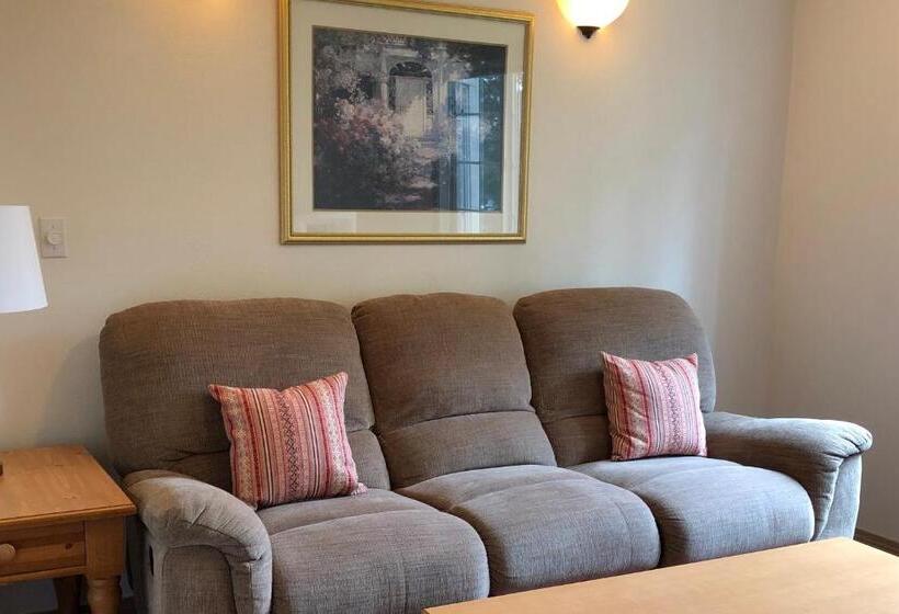 סוויטה עם נוף, The Landmark Inn