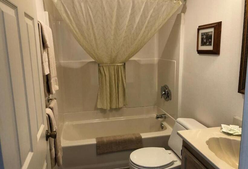 סוויטה עם נוף, The Landmark Inn