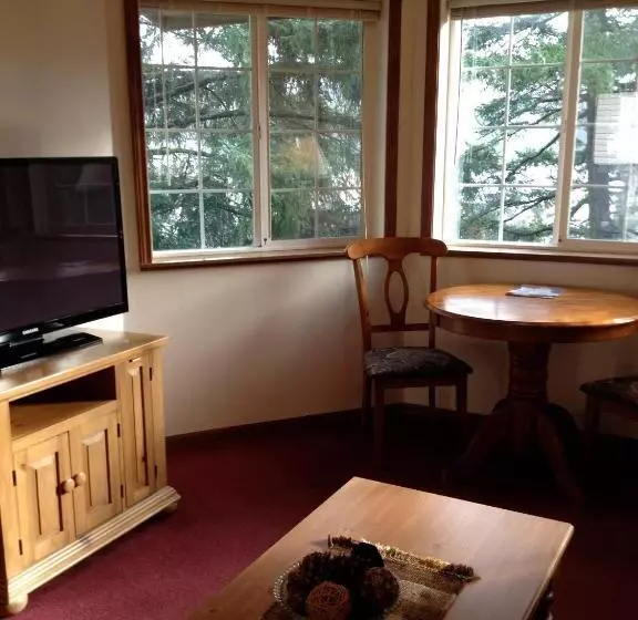 キングサイズベッドのデラックススイート, The Landmark Inn
