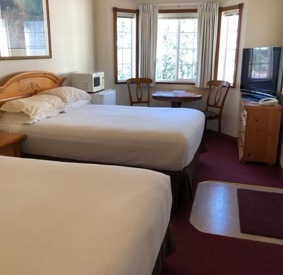 חדר משפחתי, The Landmark Inn