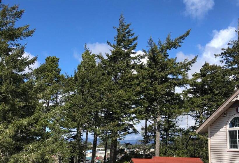 חדר משפחתי, The Landmark Inn