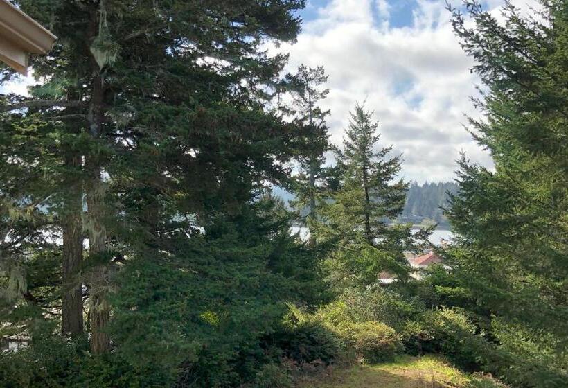 מיטת קינג בסוויטה, The Landmark Inn