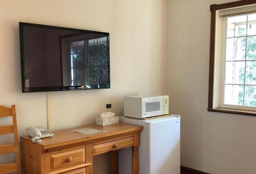 מיטת קינג בסוויטה, The Landmark Inn