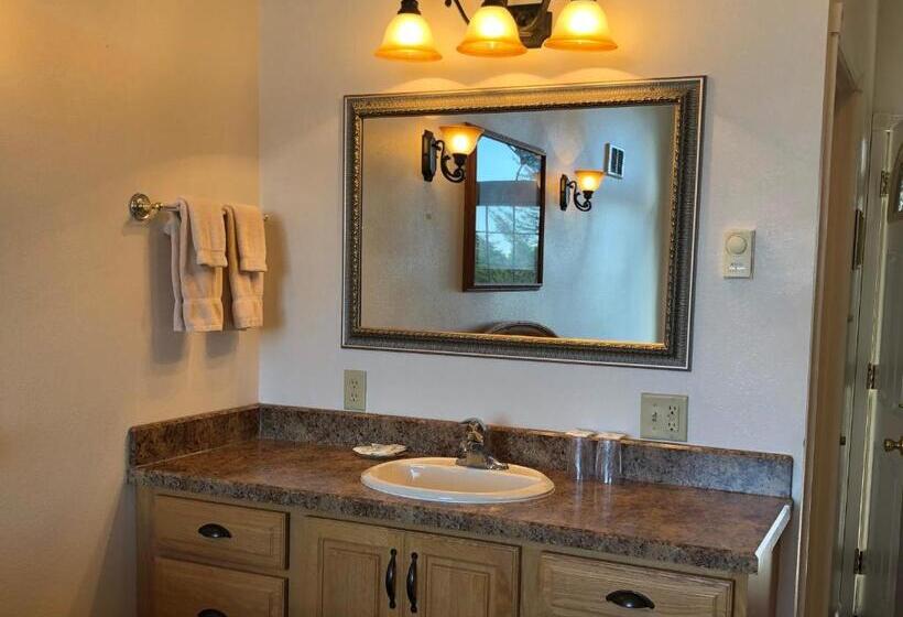 חדר סטנדרט עם ג'קוזי, The Landmark Inn