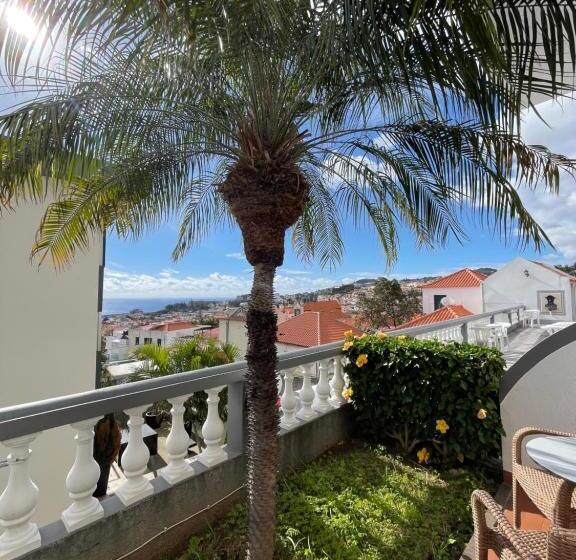 غرفة قياسية إطلالة جانبية علي البحر, Valhalla Panorama   The Old Residencial Pina