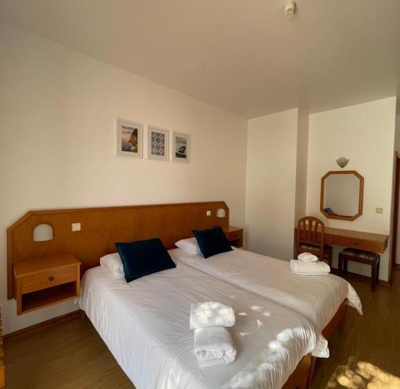 غرفة قياسية إطلالة جانبية علي البحر, Valhalla Panorama   The Old Residencial Pina