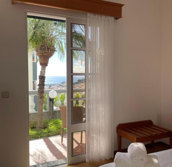 غرفة قياسية إطلالة جانبية علي البحر, Valhalla Panorama   The Old Residencial Pina