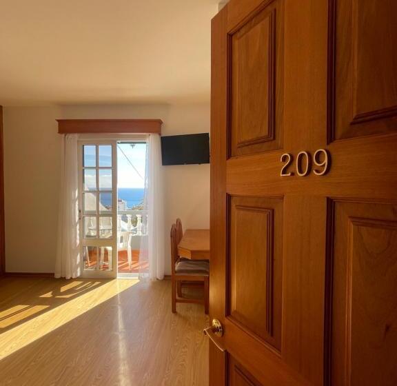 غرفة قياسية إطلالة جانبية علي البحر, Valhalla Panorama   The Old Residencial Pina