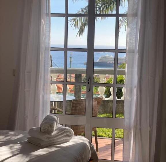 غرفة قياسية إطلالة جانبية علي البحر, Valhalla Panorama   The Old Residencial Pina