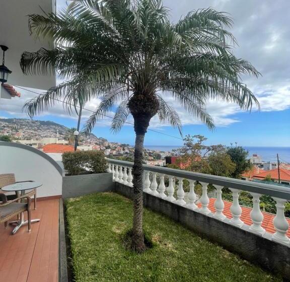 غرفة قياسية إطلالة جانبية علي البحر, Valhalla Panorama   The Old Residencial Pina