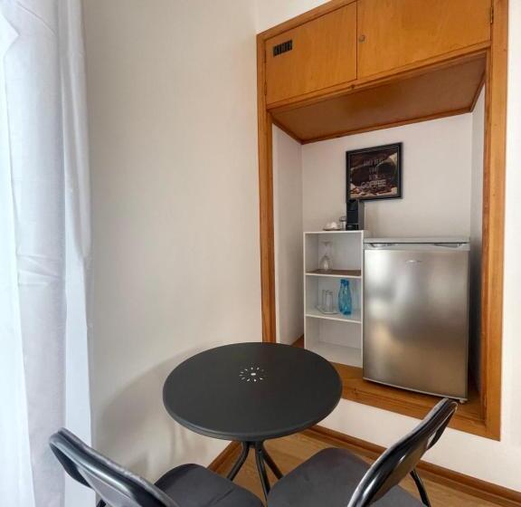 غرفة قياسية إطلالة جانبية علي البحر, Valhalla Panorama   The Old Residencial Pina