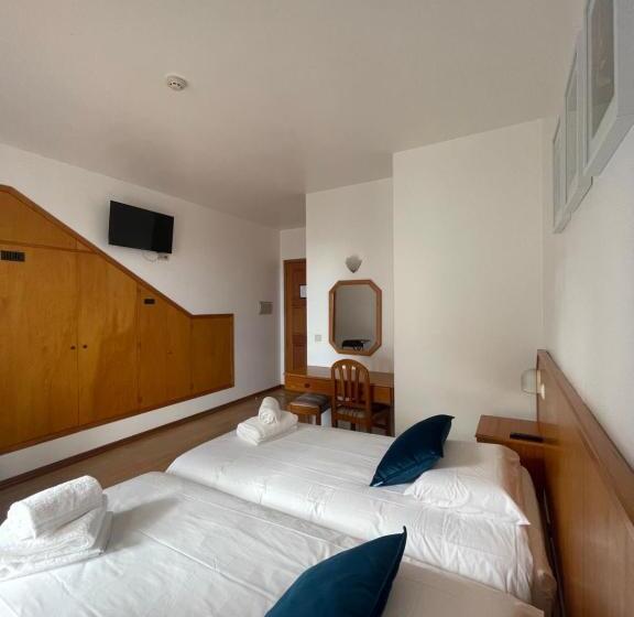 غرفة قياسية إطلالة جانبية علي البحر, Valhalla Panorama   The Old Residencial Pina