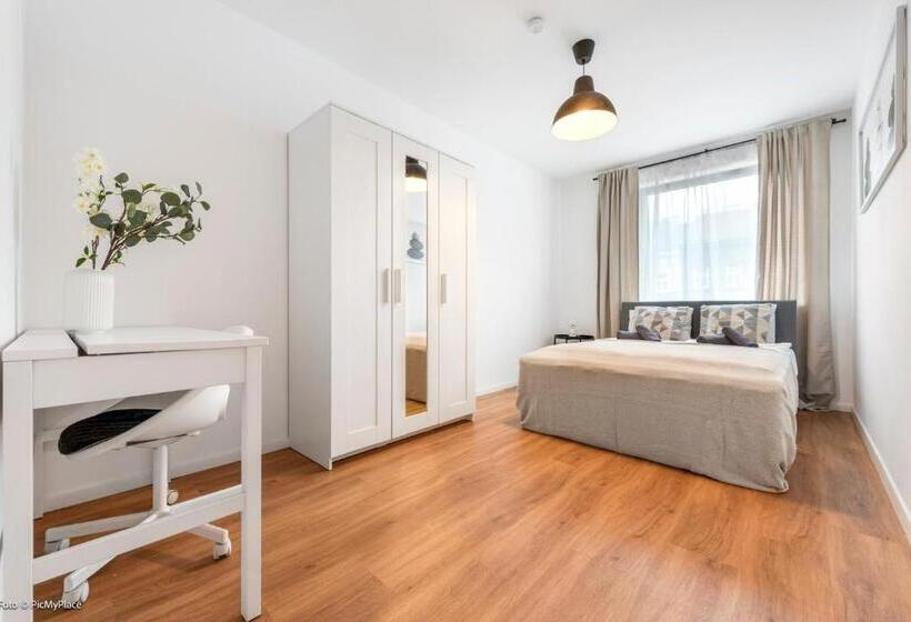 اتاق استاندارد با سرویس بهداشتی مشترک, Central City Lofts