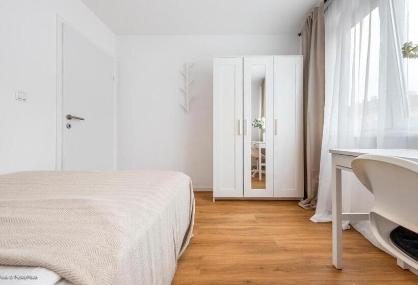 اتاق استاندارد با سرویس بهداشتی مشترک, Central City Lofts