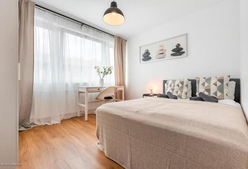 اتاق استاندارد با سرویس بهداشتی مشترک, Central City Lofts