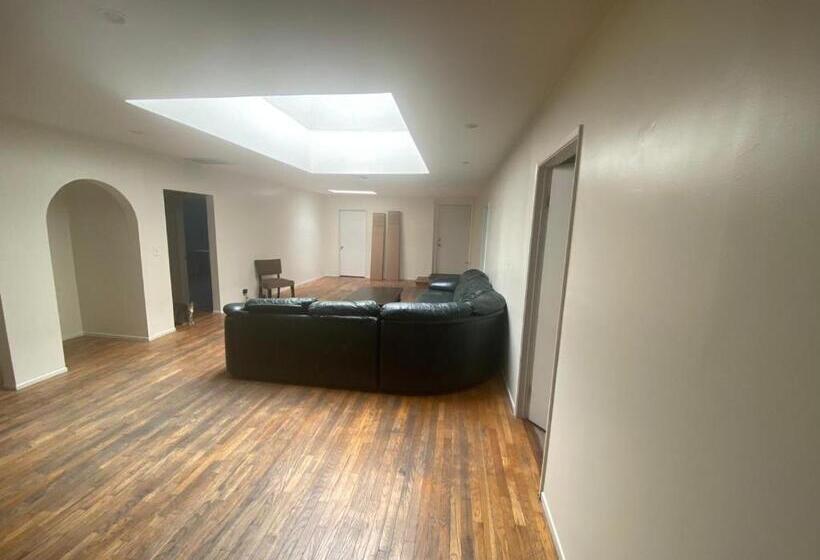 バス共有のスタンダードルーム, Los Angeles Zen Home