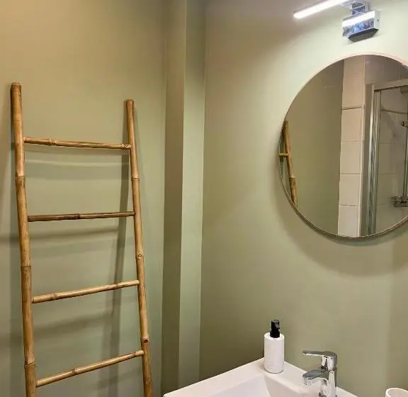 バス共有のスタンダードルーム, Chambre Privée Dans Un Appartement Partagé