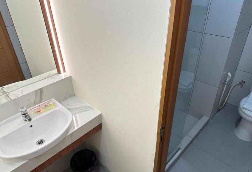 Cameră Standard Pat King Size, D Primahotel Jemursari Surabaya