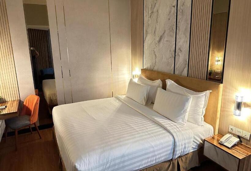 Quarto Estandar Cama King, D Primahotel Jemursari Surabaya