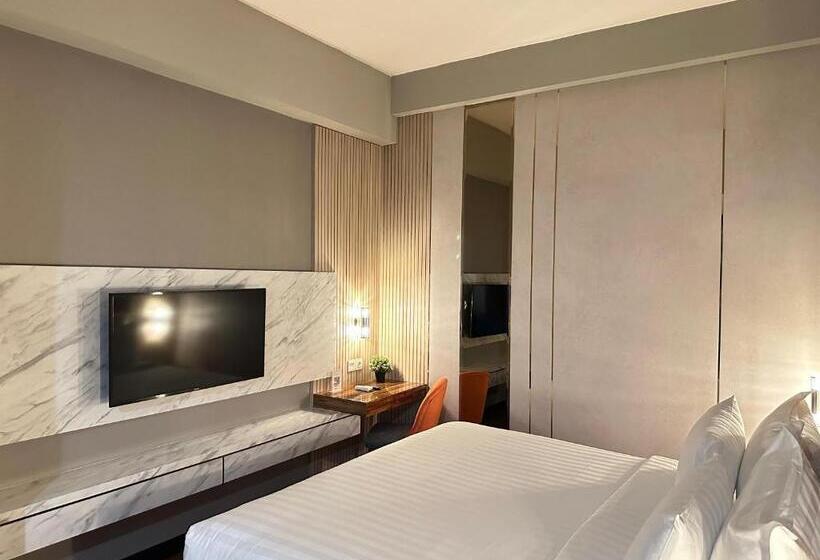 Quarto Estandar Cama King, D Primahotel Jemursari Surabaya