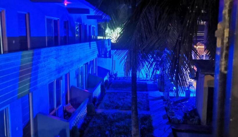 Deluxe-huone, Cocks Town