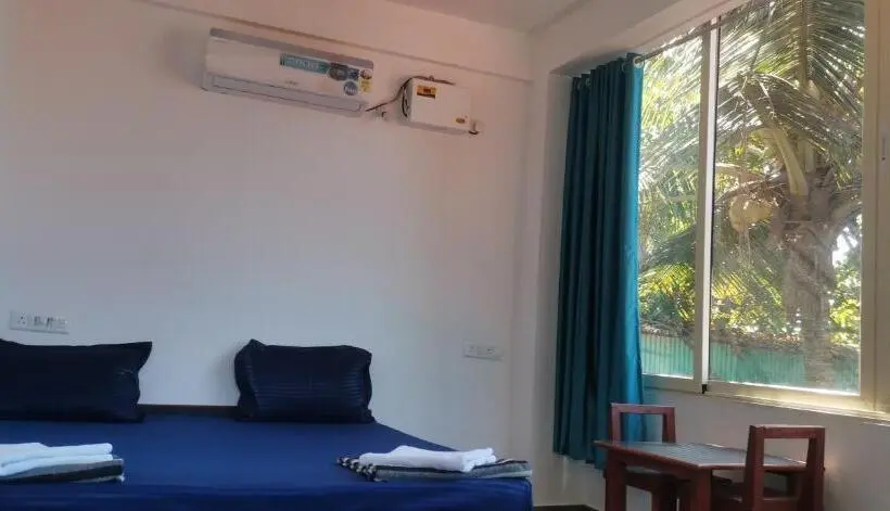 Standard Room King Size Bed, Cocks Town