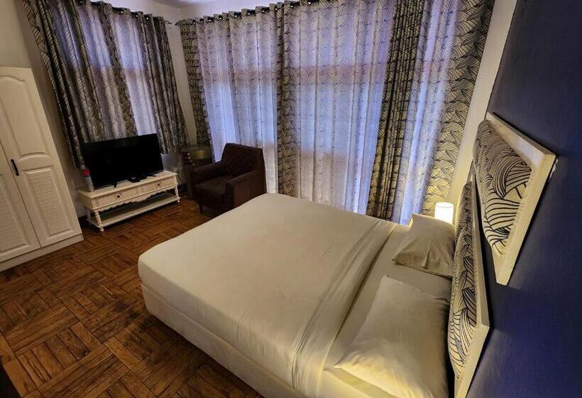이코노미 룸, La Casa Moz