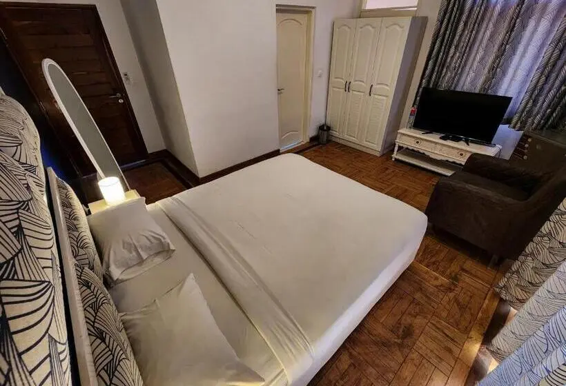 エコノミールーム, La Casa Moz