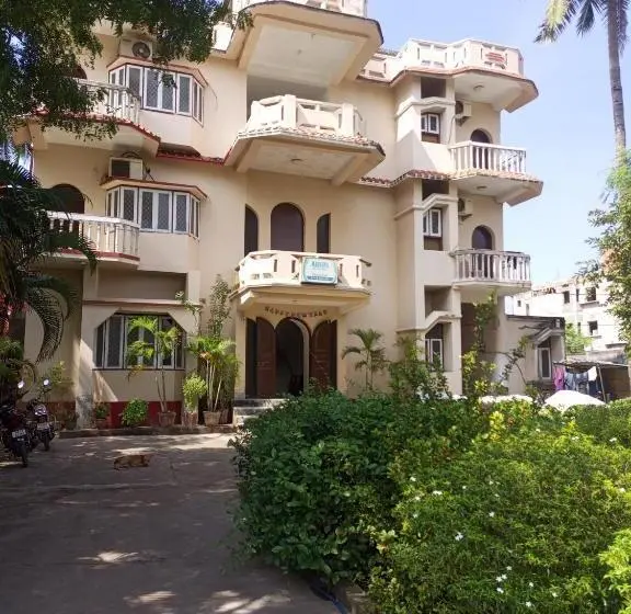 Standard Kolmen Hengen Huone, Madhur Residency