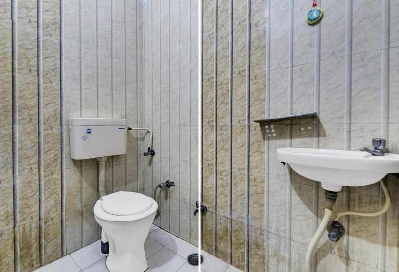 اتاق کلاسیک سه تخته, Oyo Flagship Salasar Residency